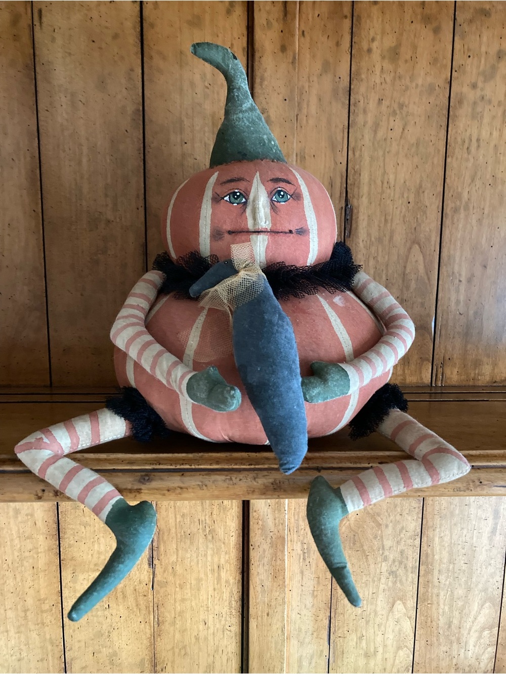 Joe Spencer Gathered Traditions Gourdy Pumpkin with Crow Shelf Sitter - Hallowee